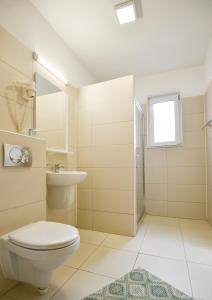 Koupelna v ubytování Hotel Decebal Bistrita