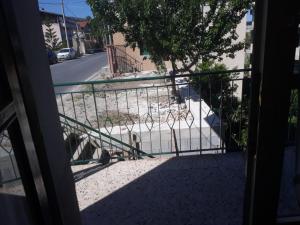 an open door to a street with a tree at appartamento Vintage in Torrenova