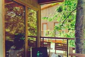 Balkon lub taras w obiekcie Apartamenty wśród drzew River Park