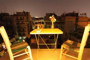 Μπαλκόνι ή βεράντα στο Charming Rooftop Nest with awesome Acropolis view Downtown Athens