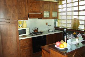 A kitchen or kitchenette at Monolocali In Casa Con Giardino Bellagio