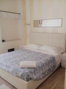 Postel nebo postele na pokoji v ubytování Dreaming Piazza Erbe Rooms