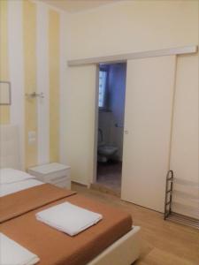 Postel nebo postele na pokoji v ubytování Dreaming Piazza Erbe Rooms