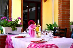 Restaurace v ubytování Hotel Mali i Robit