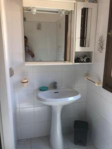 Koupelna v ubytování Torre dei Corsari mit Aussicht auf Meer und Dune + 23 fotografií