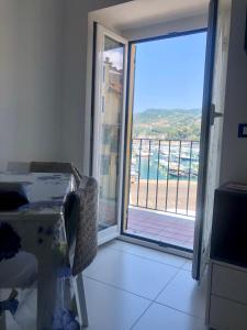 a room with a sliding glass door with a view of the ocean at Il mare di Cecy - Splendido Appartamento in Lerici