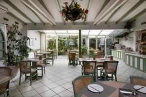an empty dining room with tables and chairs at Hôtel du Port in Villeneuve