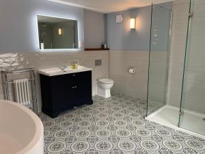 Ein Badezimmer in der Unterkunft Caley Hall
