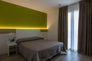 Postel nebo postele na pokoji v ubytování Almalux Jesolo Wellness & Spa 3 stelle superior