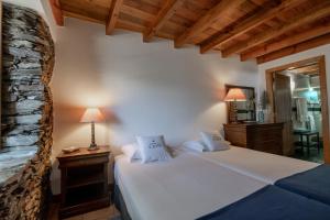 Uma cama ou camas num quarto em Quinta de S. Jose - Turismo Rural