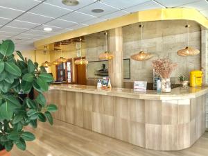 a bar in a restaurant with a counter at Hotel Stella Maris in Blanes