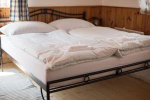 Postel nebo postele na pokoji v ubytování Chalupa Svojše - druhá zóna N P