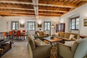 Predel za sedenje v nastanitvi Apartmány Šupina