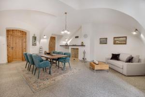 Predel za sedenje v nastanitvi Apartmány Šupina