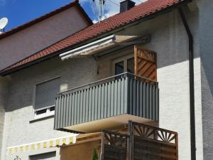 Ein Balkon oder eine Terrasse in der Unterkunft Ferienwohnung S-Bahn Nähe