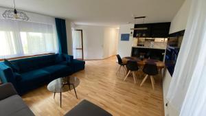 Χώρος καθιστικού στο Outlet Holiday Home