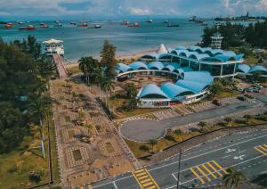المسبح في Hotel Labuan Point أو بالجوار