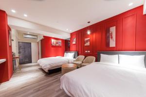 Rúm í herbergi á Talent Hotel