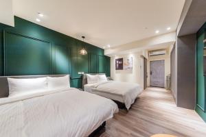 Rúm í herbergi á Talent Hotel