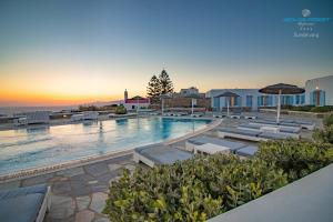 Bazén v ubytovaní Aeolos Resort alebo v jeho blízkosti
