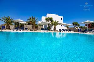 Bazén v ubytovaní Aeolos Resort alebo v jeho blízkosti