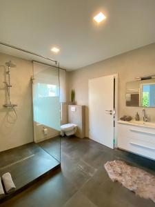 a bathroom with a shower and a toilet and a sink at Ferienwohnung K1889 Rheine - Elin in Rheine