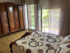 a bedroom with a bed and a large window at Casa de Campo en Sardiñeiro de Arriba in Finisterre