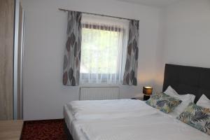 Postel nebo postele na pokoji v ubytování Pension Steinbichler - Apartments und Zimmer Check in 24-7