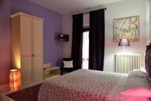 a bedroom with a bed and a cabinet and a window at Bed & Breakfast La dodicesima Notte in Viggiano