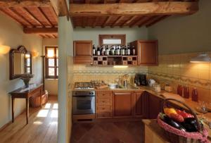 Η κουζίνα ή μικρή κουζίνα στο Agriturismo Cascina del Rosone