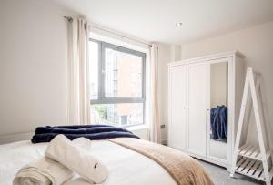 Voodi või voodid majutusasutuse Stylish City 2 Bed, 2 Bath, FREE PARKING & WiFi toas