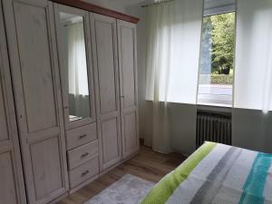 Ein Bett oder Betten in einem Zimmer der Unterkunft Ferienwohnung Friedrichsquelle