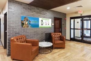 a waiting room with two chairs and a brick wall at Extended Stay America Premier Suites - Oakland - Alameda in Alameda