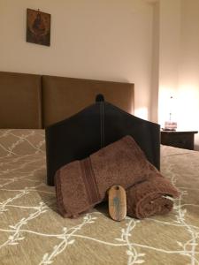 Tempat tidur dalam kamar di Moireas Apartments