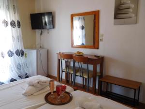 Postel nebo postele na pokoji v ubytování Efstratios Hotel