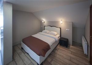 Postel nebo postele na pokoji v ubytování Biplan Hotel