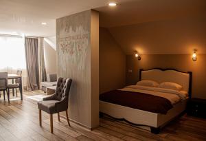 Postel nebo postele na pokoji v ubytování Biplan Hotel