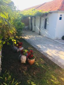 Ein Garten an der Unterkunft Holiday Home Casa Bianca
