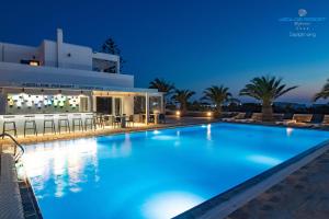 Bazén v ubytovaní Aeolos Resort alebo v jeho blízkosti