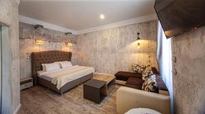 Postel nebo postele na pokoji v ubytování Biplan Hotel