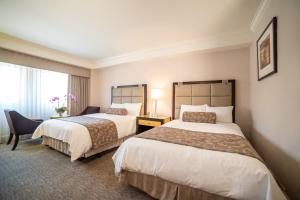 Postel nebo postele na pokoji v ubytování Oxford Palace Hotel