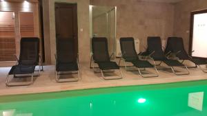 Bazén v ubytovaní Ohana Wellness apartman alebo v jeho blízkosti