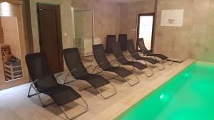Bazén v ubytovaní Ohana Wellness apartman alebo v jeho blízkosti