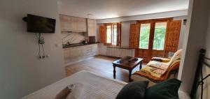 Televisyen dan/atau pusat hiburan di Apartamentos Casa Botes II