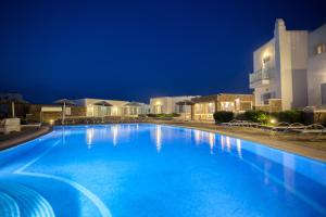 Bazén v ubytovaní Aeolos Resort alebo v jeho blízkosti