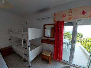 Postel nebo postele na pokoji v ubytování Apocalypsis Studios-Apartments