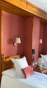 Posteľ alebo postele v izbe v ubytovaní Hotel La Bonaigua