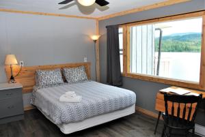 Postel nebo postele na pokoji v ubytování Jasper Way Inn Resort & Campground
