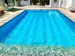 Bazén v ubytování Apartamento en el centro del Albir nebo v jeho okolí