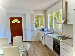 Kuchyň nebo kuchyňský kout v ubytování Apartamento en el centro del Albir